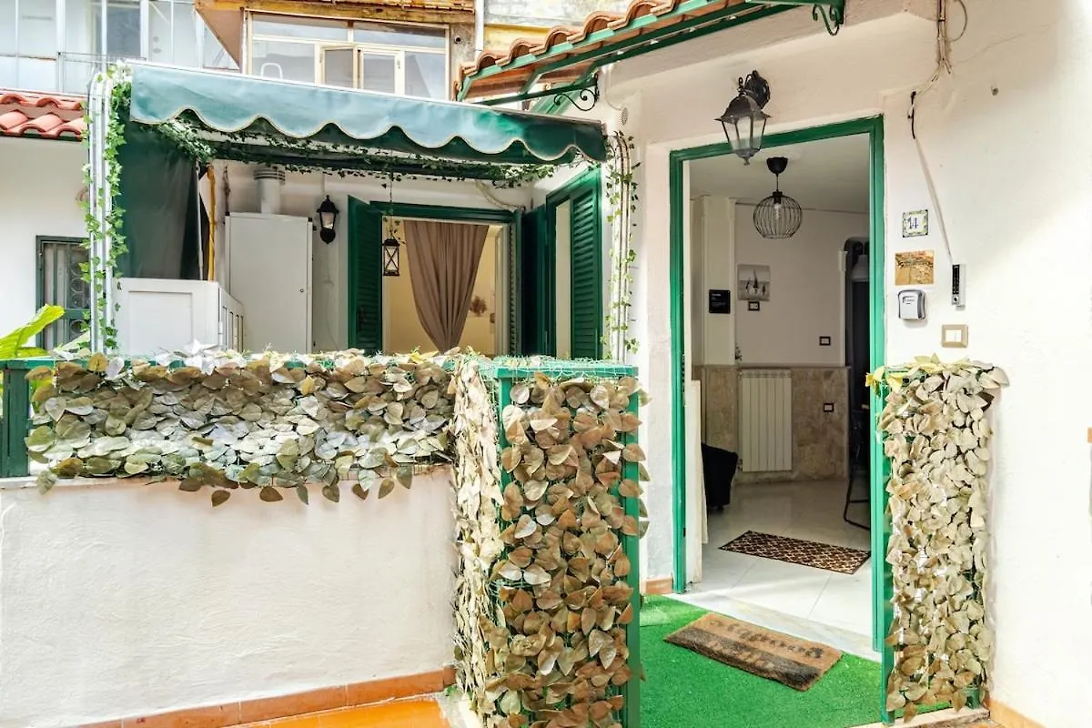Apartment Centro Storico, B&B, Terrazza, Doccia Idromassaggio Naples Italy
