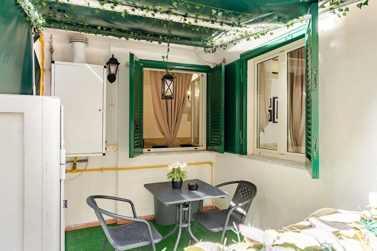 Centro Storico, B&B, Terrazza, Doccia Idromassaggio Naples Apartment