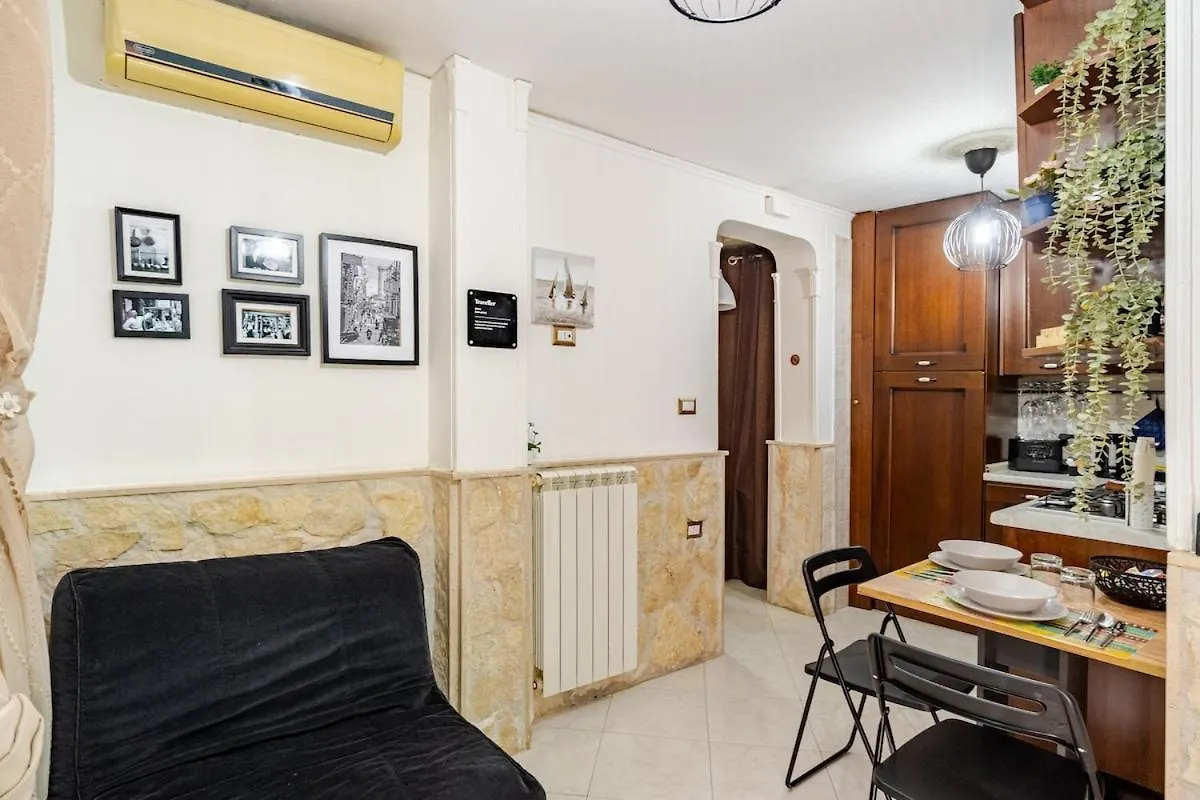 Centro Storico, B&B, Terrazza, Doccia Idromassaggio Naples