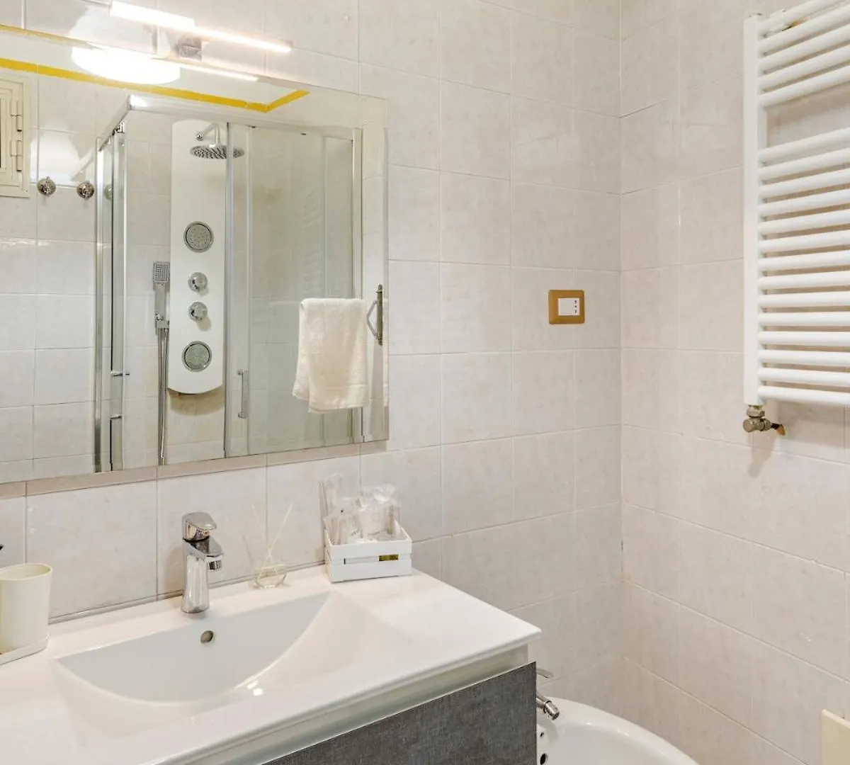 Centro Storico, B&B, Terrazza, Doccia Idromassaggio Naples 0*,